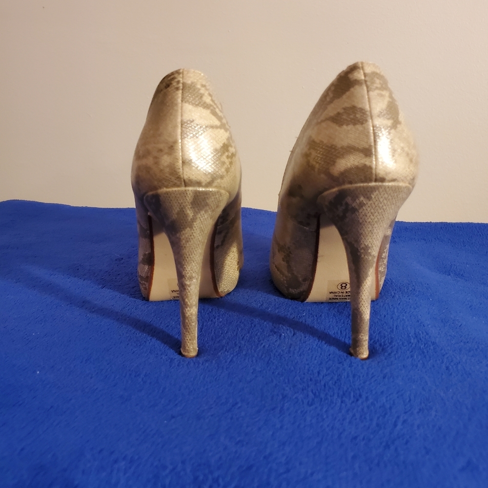 Used D Heels - Picture 2 of 5